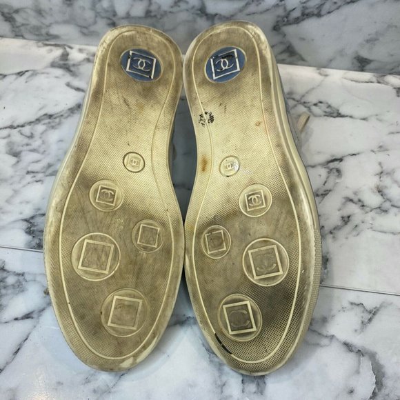 CHANEL 08C Suede Logo CC Low-Top Sneakers - Picture 5 of 12